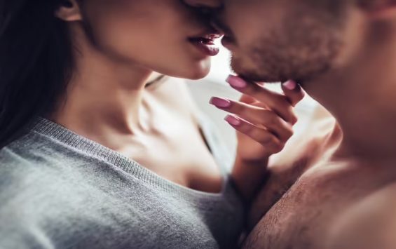 Why Online Dating Gets Better in Your 40s (and Worse in Your 20s)